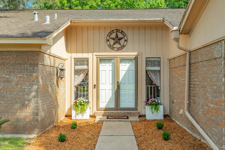 258 Edgewater Drive, West Columbia, TX 77486 - #2