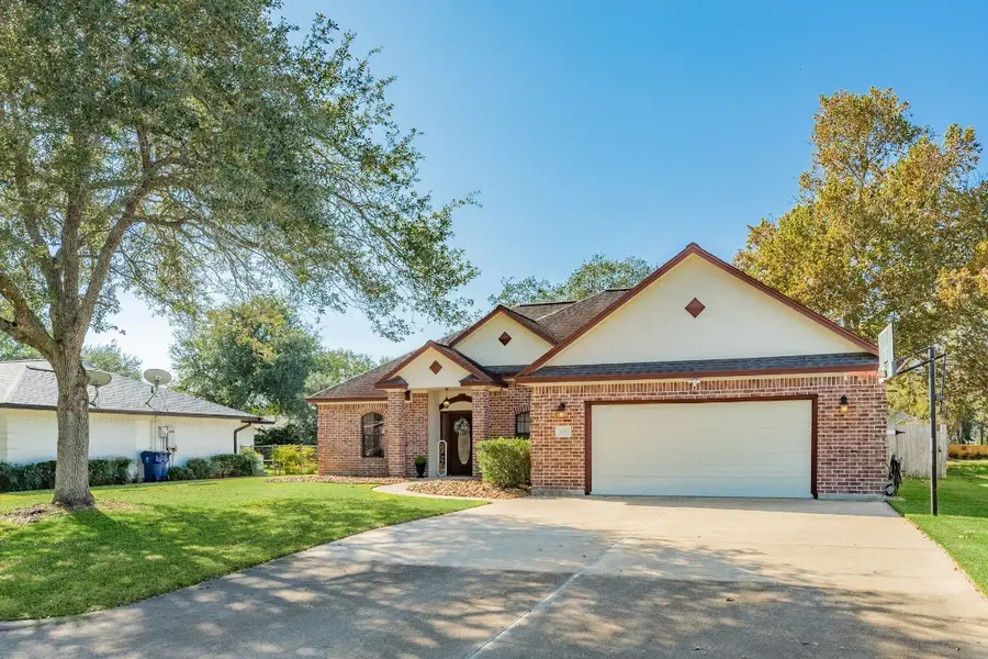 429 N Amherst Drive, West Columbia, TX 77486 - #2