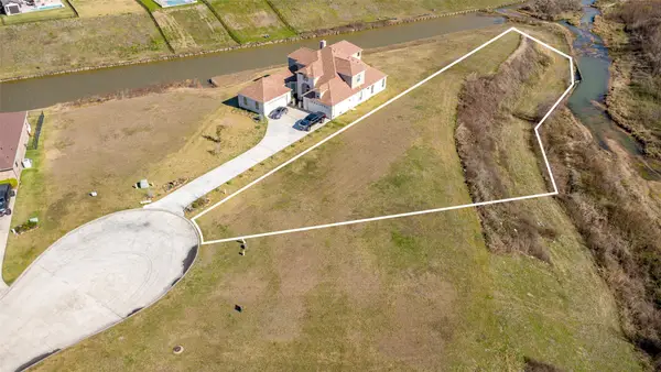 10 Waterstone Court, Montgomery, TX 77356