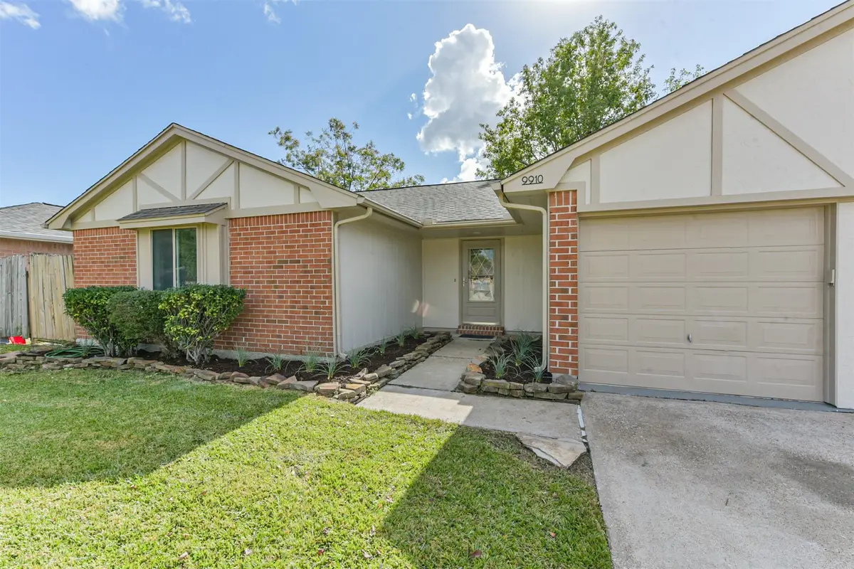 9910 Rustic Rock Road, La Porte, TX 77571 - Image #1