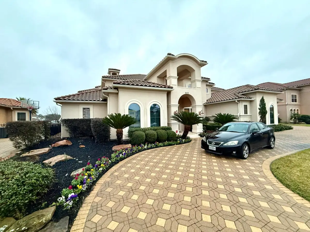 2111 Diamond Spring Drive, Houston, TX 77077 - Image #1