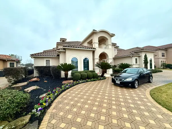 2111 Diamond Spring Drive, Houston, TX 77077