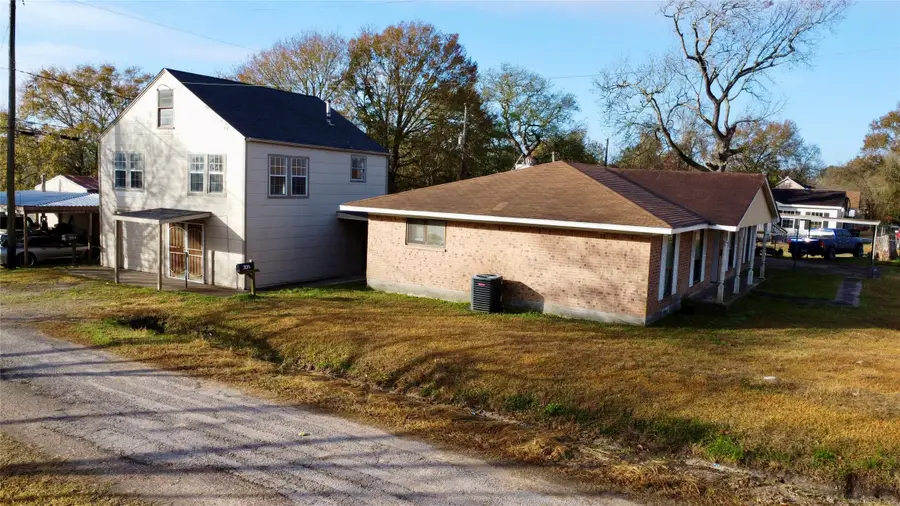 301 Travis Street, Baytown, TX 77520 - Image #3