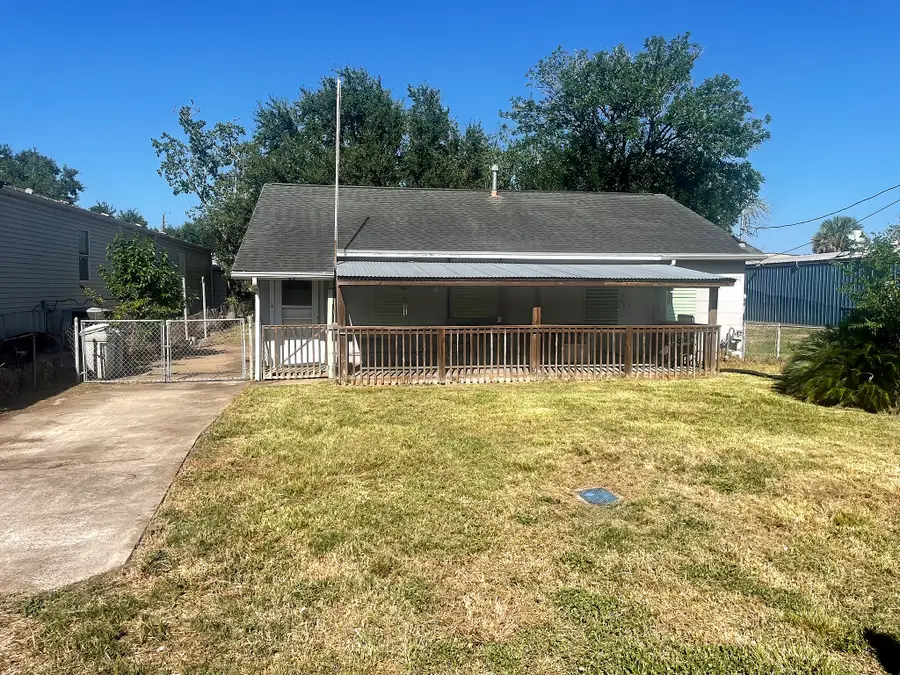 4439 9th Street, Bacliff, TX 77518 - #2
