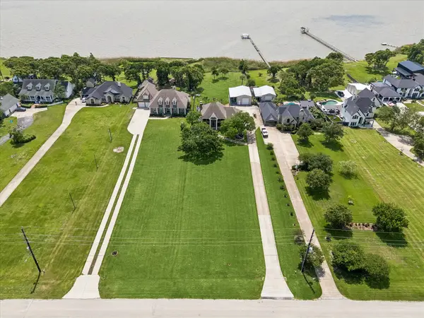 6934 Plantation Drive, Baytown, TX 77523