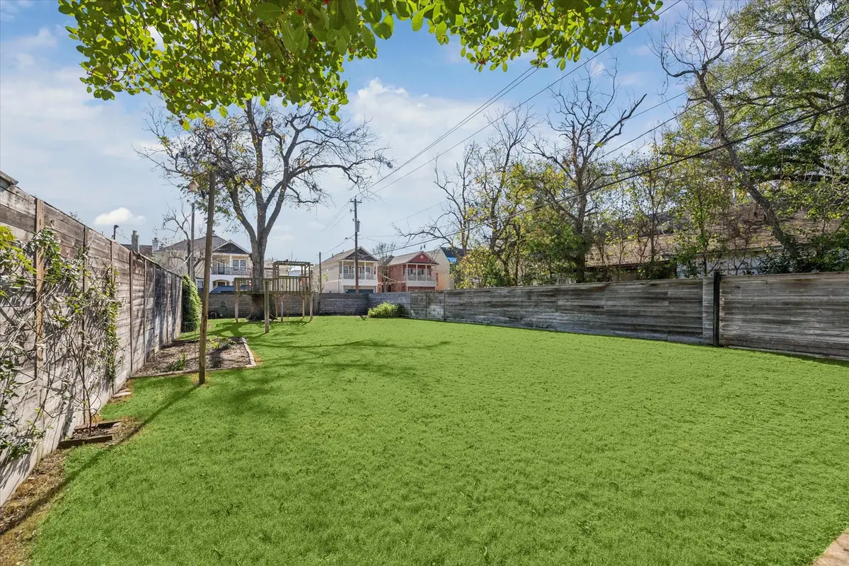611 W 12th Street, Houston, TX 77008 - Image #1