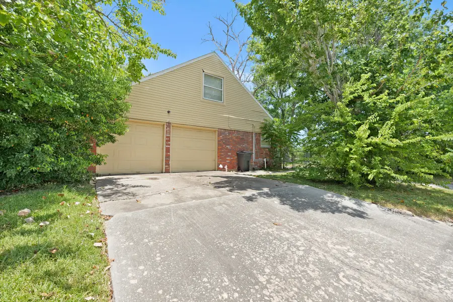 515 Lloyd Lane, Baytown, TX 77521 - Image #3