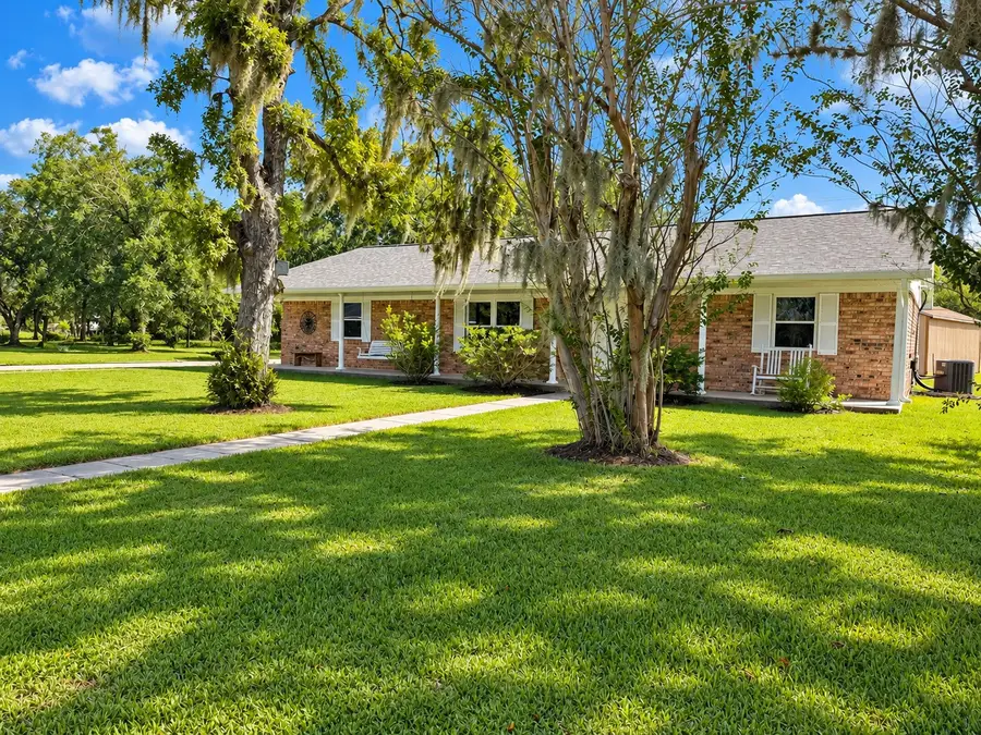 504 Edgewater Street, Clute, TX 77531 - #3