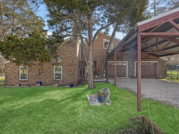 9820 Lake Forest Circle N, Brenham, TX 77833