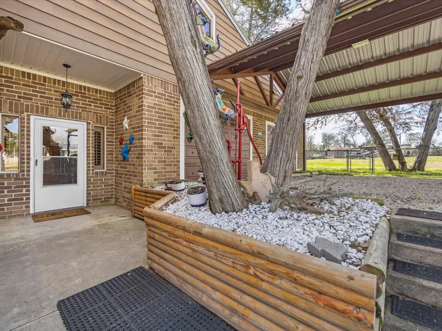 9820 Lake Forest Circle N, Brenham, TX 77833 - Image #3