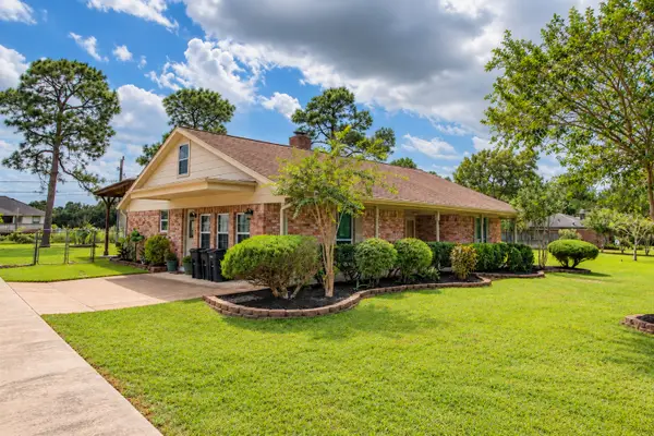 12315 Thaman Drive, Dickinson, TX 77539