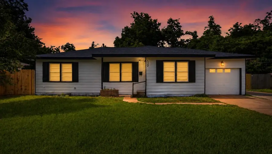 310 Nasturtium Street, Lake Jackson, TX 77566 - #2