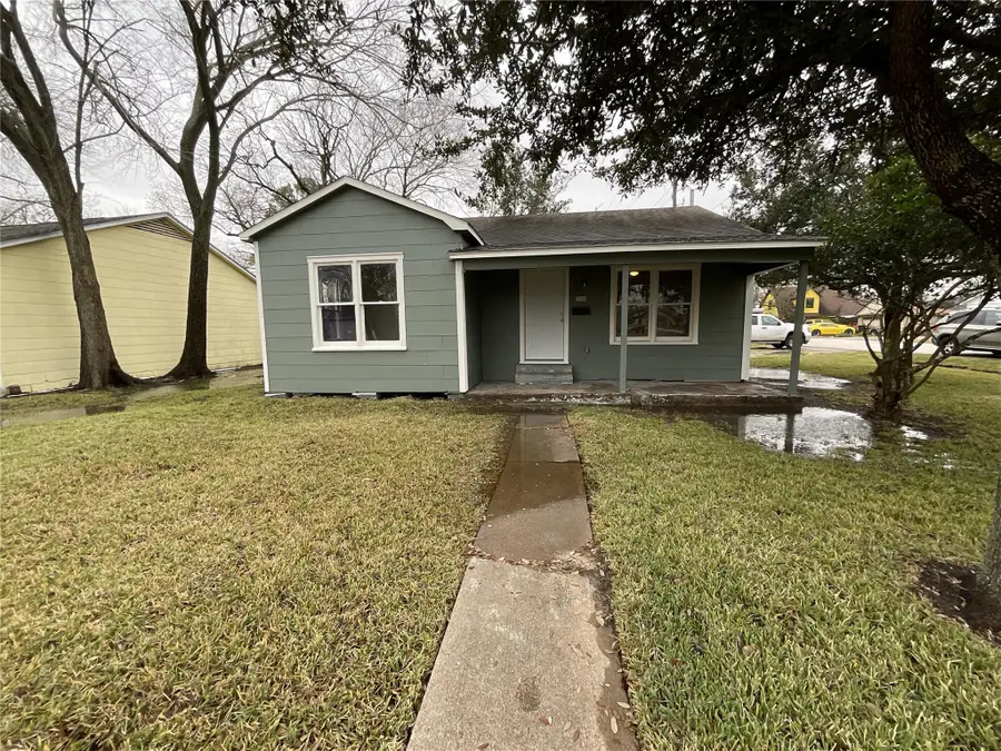 302 S 5th Street, La Porte, TX 77571 - #2