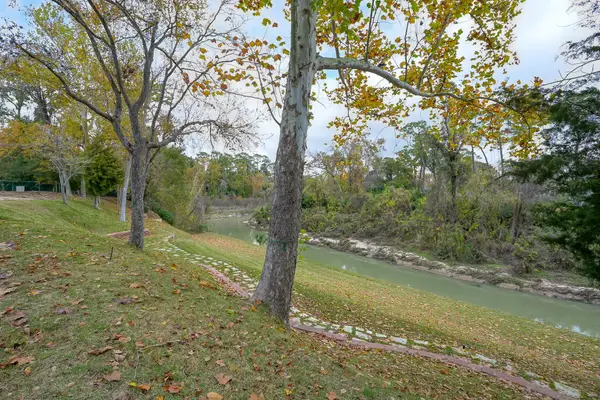 11103 Meadowick Drive, Houston, TX 77024