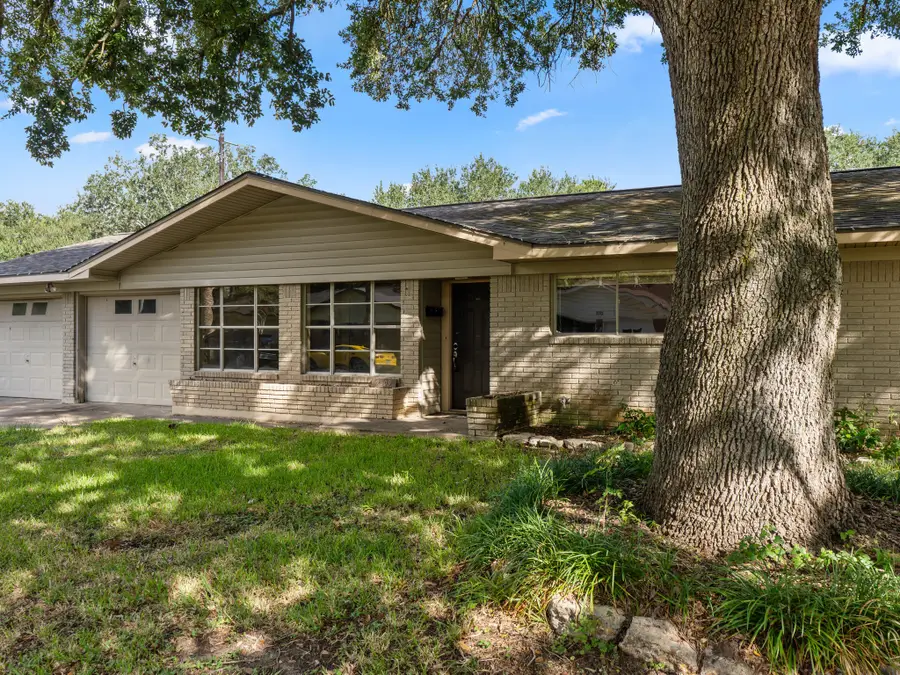 2909 La Vista Avenue, Bay City, TX 77414 - #3