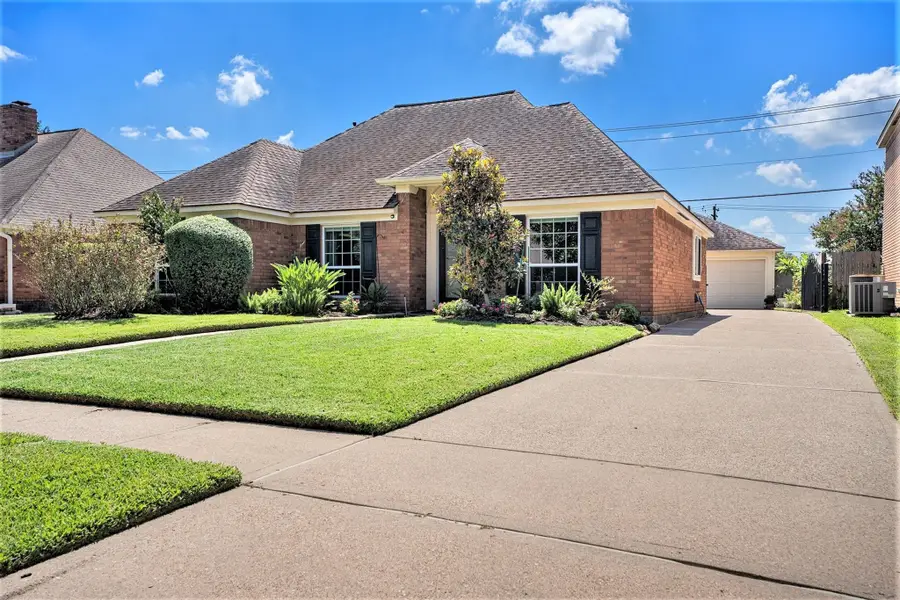 4705 Broadmoor Drive, League City, TX 77573 - Image #2