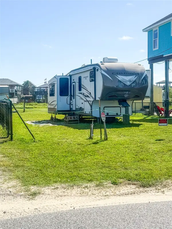 868 S Monkhouse Drive, Crystal Beach, TX 77650