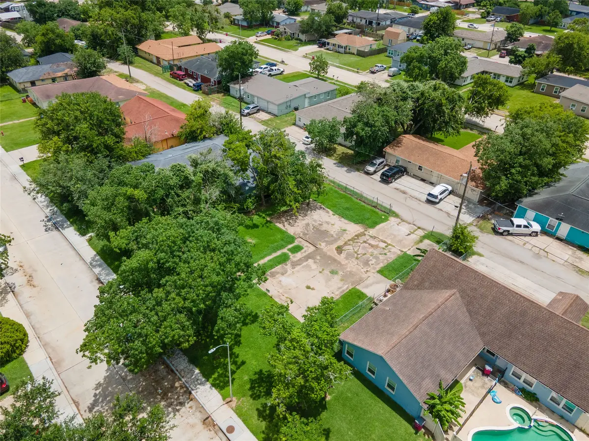 1735 W 7th Street, Freeport, TX 77541 - #1