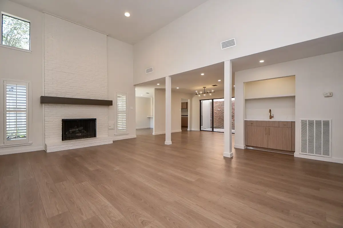 426 E Fair Harbor Lane, Houston, TX 77079 - Image #1