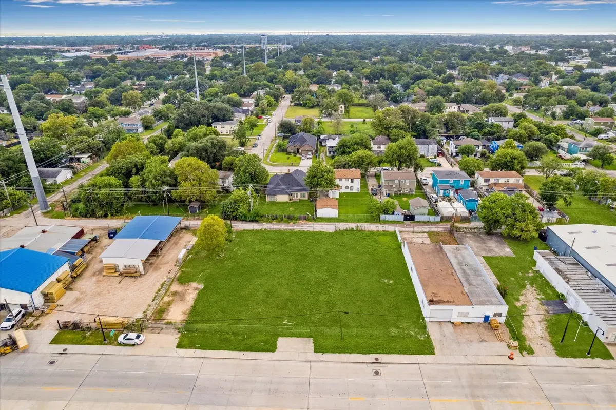 1302 Texas Avenue, Texas City, TX 77590 - Image #1