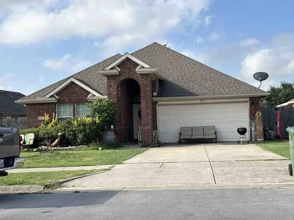 205 Highmeadow Road, Aubrey, TX 76227