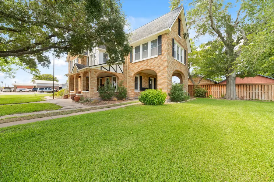 401 E Main Street, Weimar, TX 78962 - #3