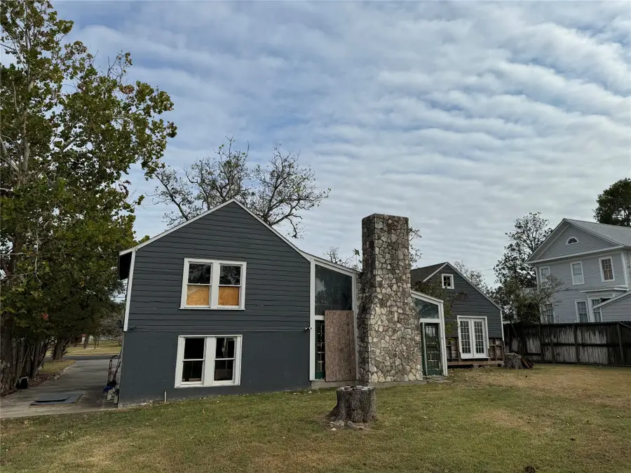 122 N Holland Street, Bellville, TX 77418 - Image #2