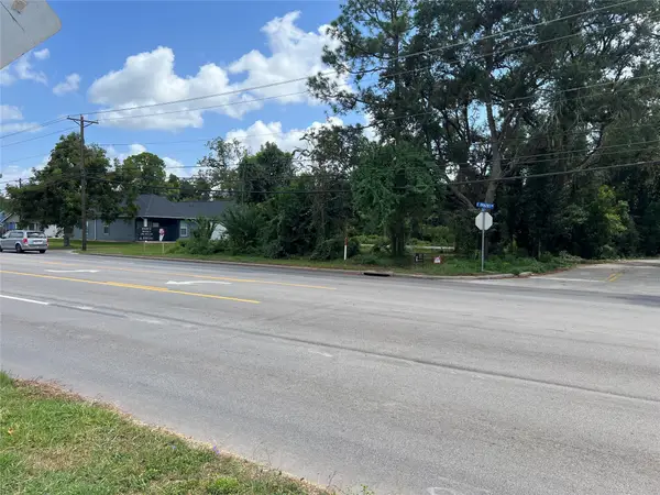 701 E Brazos Avenue, West Columbia, TX 77486