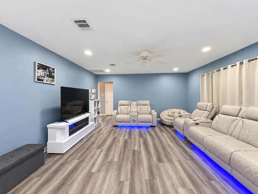 6737 E Bayou Drive, Hitchcock, TX 77563 - #2