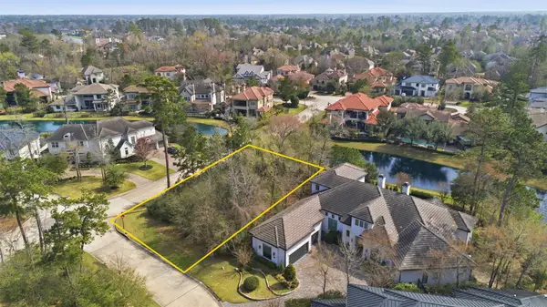 3 S Bayou Club Court, Spring, TX 77389