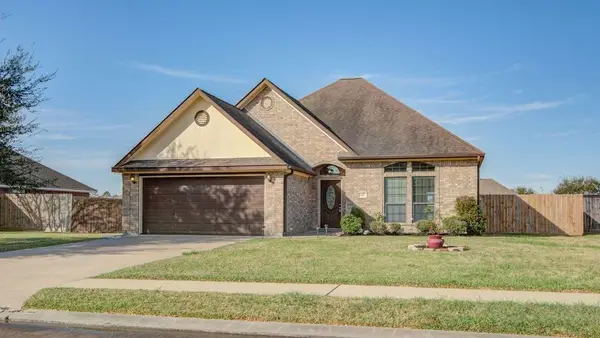 107 Meadowlark Court, Richwood, TX 77566