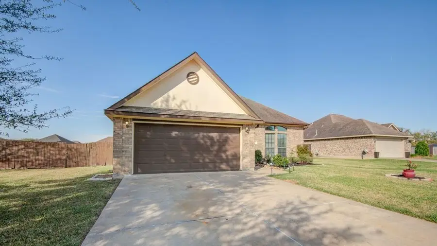 107 Meadowlark Court, Richwood, TX 77566 - Image #3