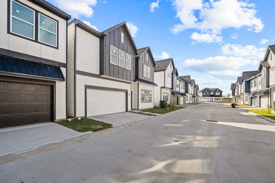 6702 Metro Village Blvd #10, Houston, TX 77083 - Image #2