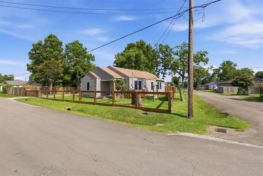 515 Riggs Street, Baytown, TX 77520 - #3