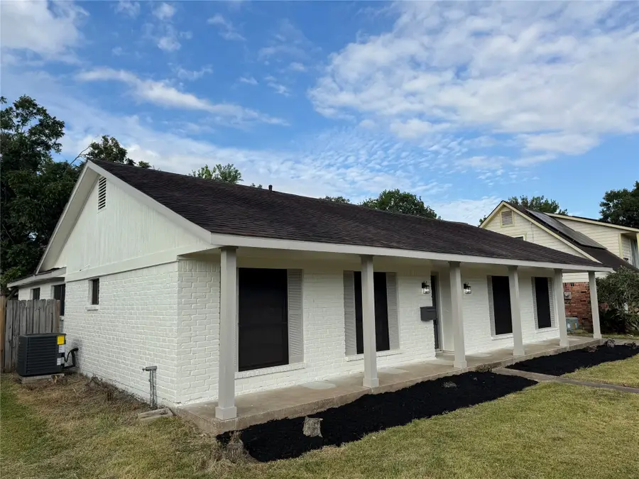 11010 Sageburrow Drive, Houston, TX 77089 - Image #2