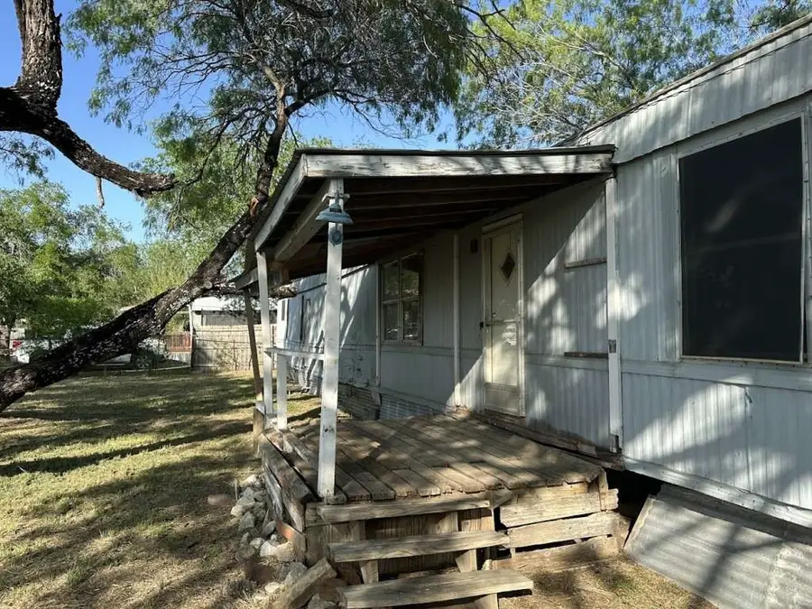 506 Beech Street, Jourdanton, TX 78026 - Image #2