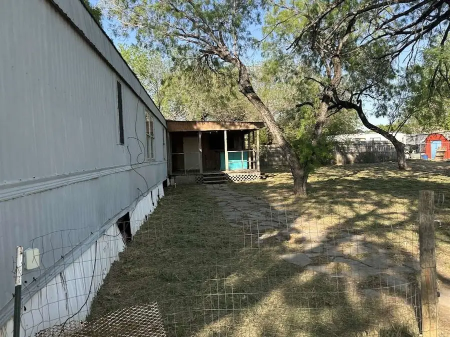 506 Beech Street, Jourdanton, TX 78026 - Image #3