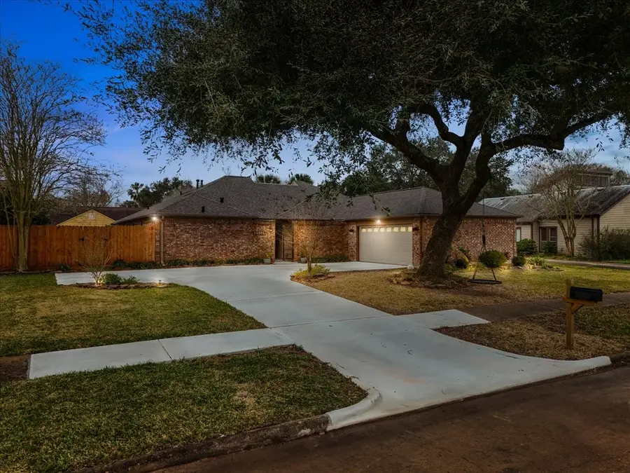 16006 Brookvilla Drive, Houston, TX 77059 - Image #2