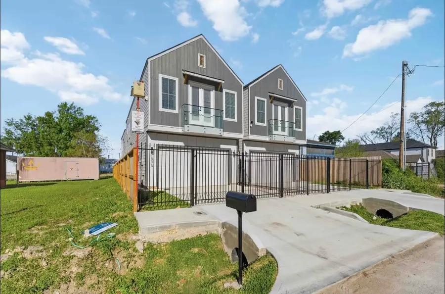 7805 Dyer St, Houston, TX 77088 - #2