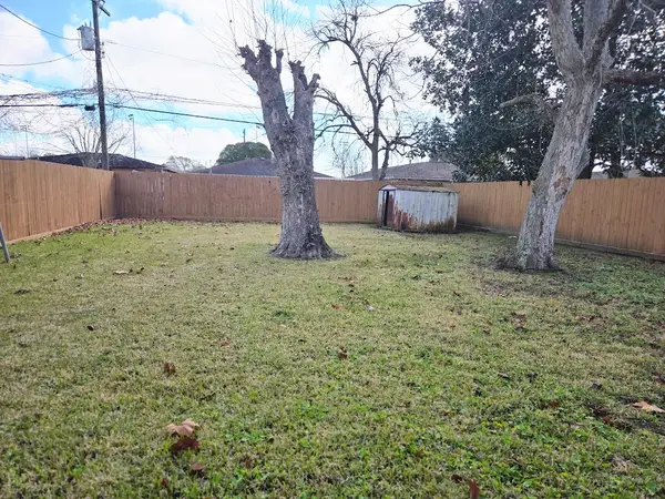 106 N Texas Street, Texas City, TX 77591