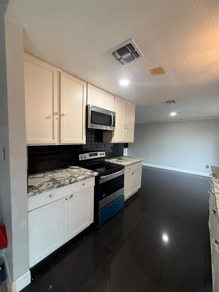 10922 W Bellfort Avenue, Houston, TX 77099 - Image #3