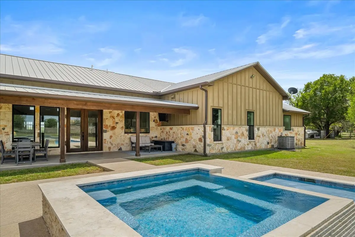 98 County Road 957b, Schulenburg, TX 78956 - #1