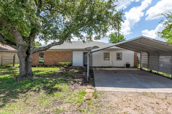 10 Parkland Street, Bridge City, TX 77611