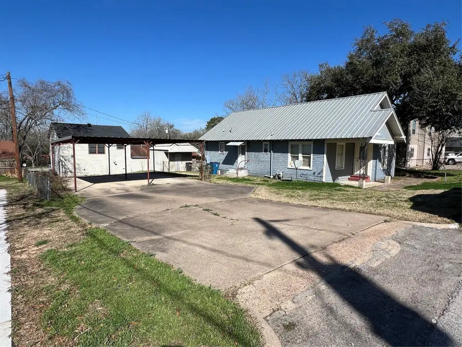 220 S Tesch Street, Bellville, TX 77418 - Image #2