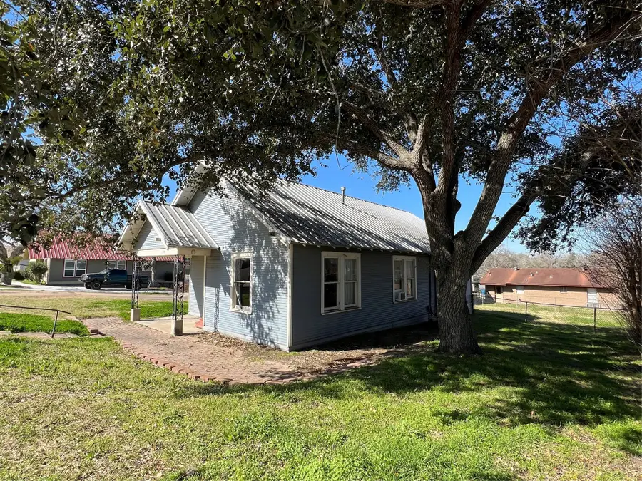 220 S Tesch Street, Bellville, TX 77418 - Image #3