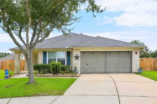 3211 Waterglen Court, League City, TX 77573
