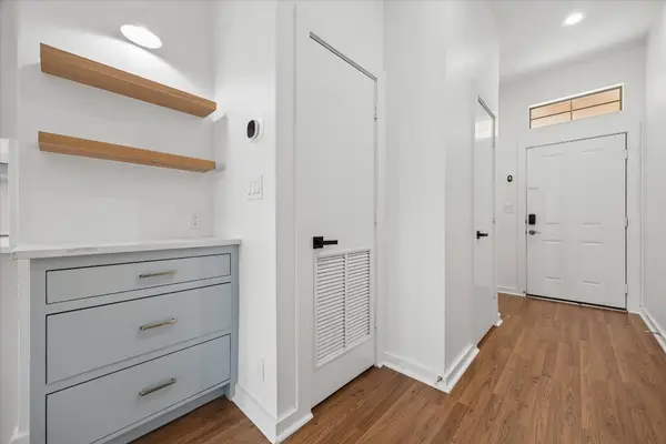 806 Jackson Hill Street #201, Houston, TX 77007