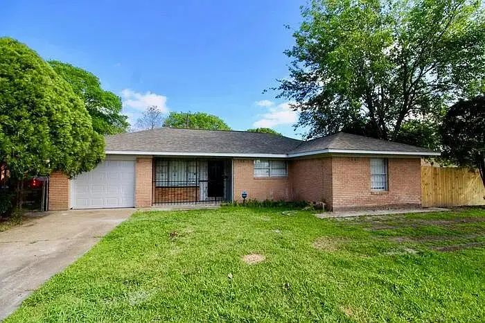 627 Glenburnie Drive, Houston, TX 77022 - Image #1