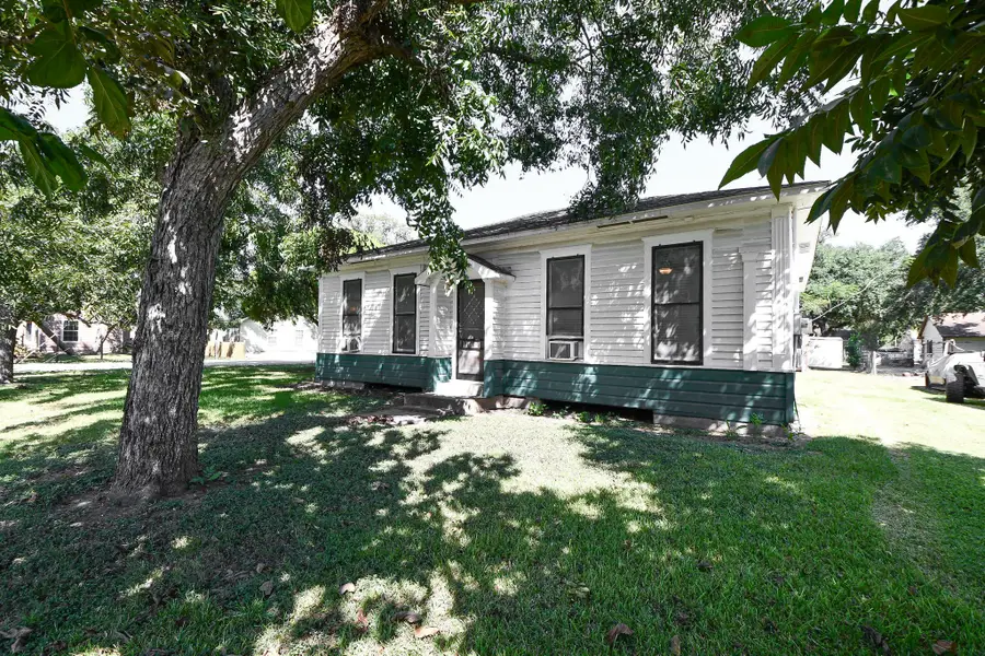 501 S Wharton Street, El Campo, TX 77437 - Image #2