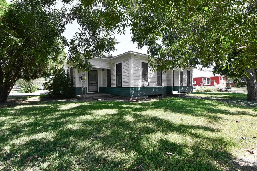 501 S Wharton Street, El Campo, TX 77437 - Image #3
